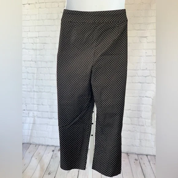 CHICO’S (2.5) Cropped Pant - Picture 2 of 3